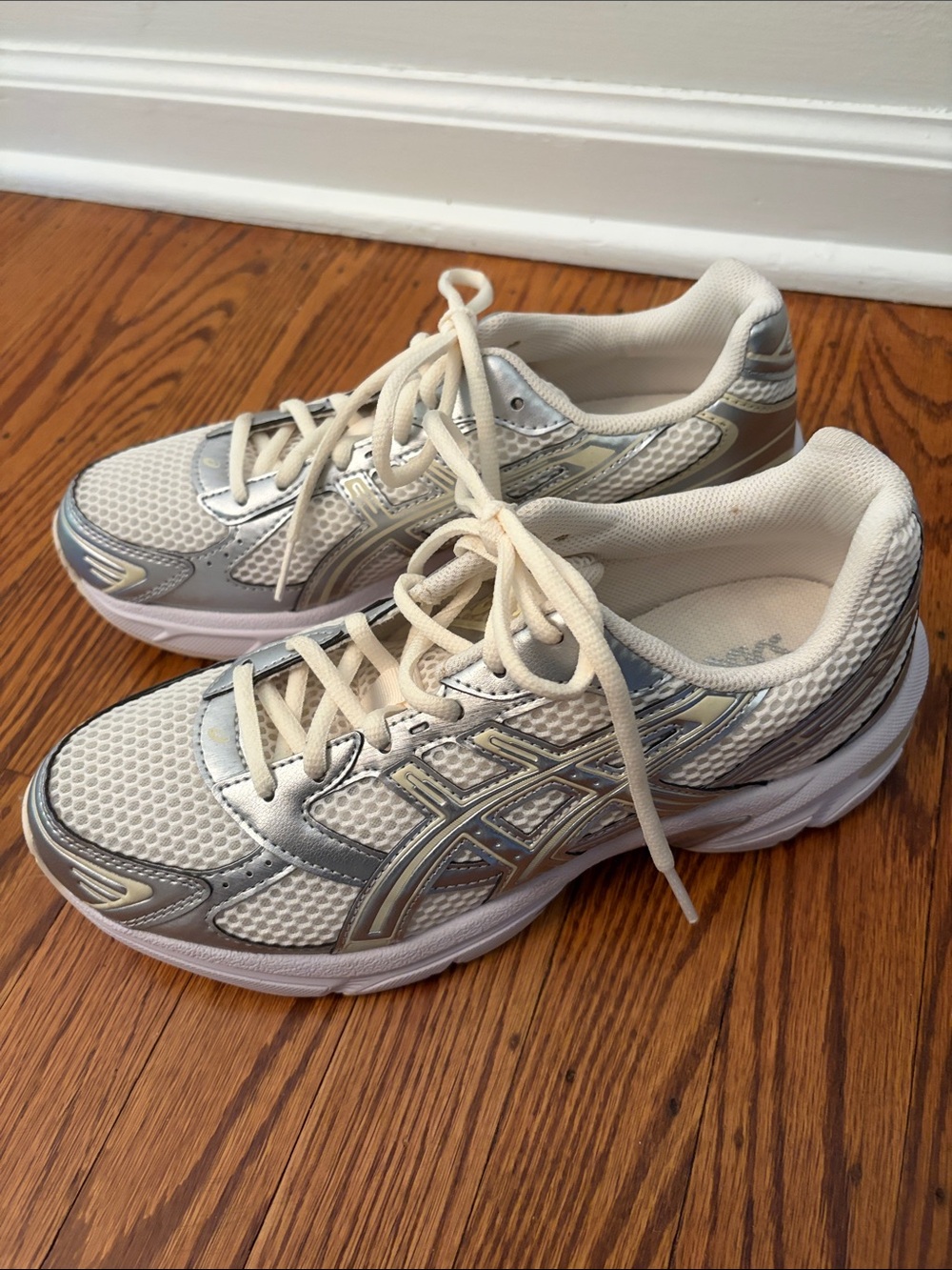 ASICS Gel 1130 White and Silver Athletic Sneakers